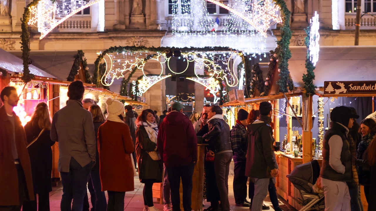 Plongez dans la magie de Noël : les 5 raisons de visiter le marché de Noël d&rsquo;Angers
