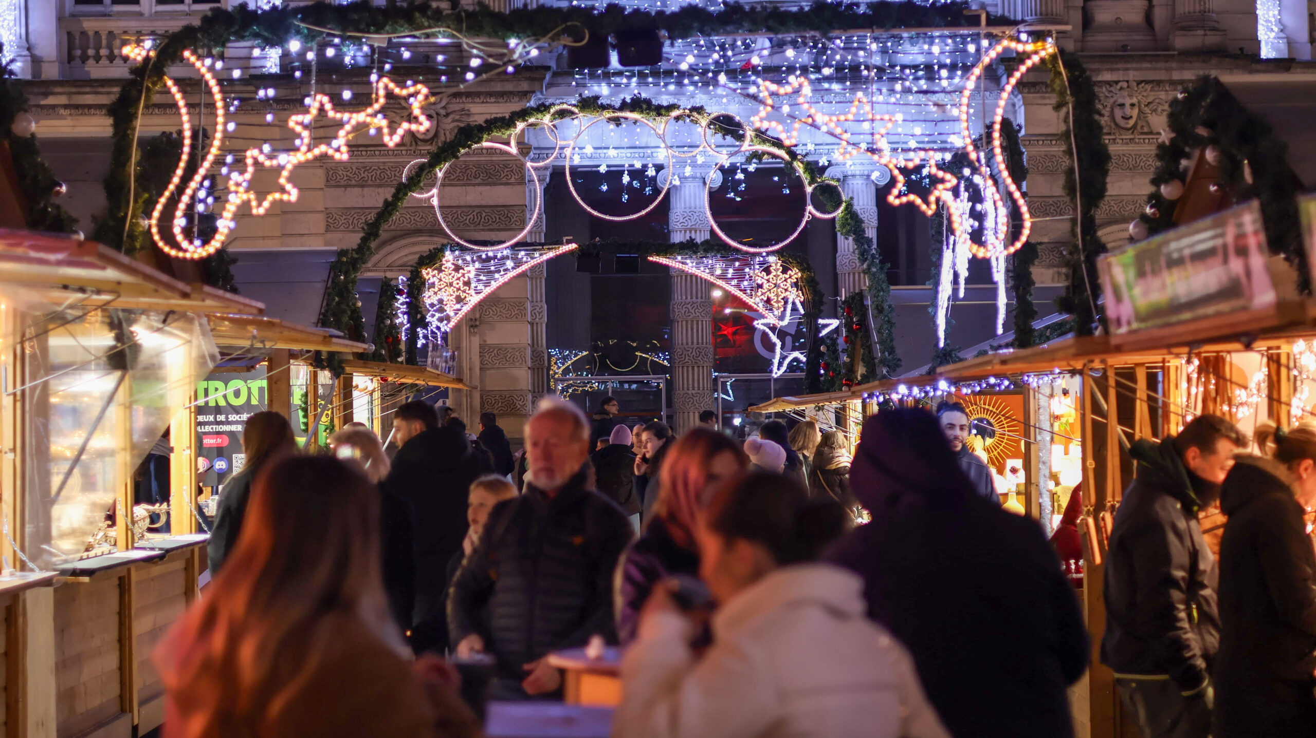 Clap de fin pour le marché de Noël d’Angers, mais la place Molière prolonge la fête jusqu’au 5 janvier !